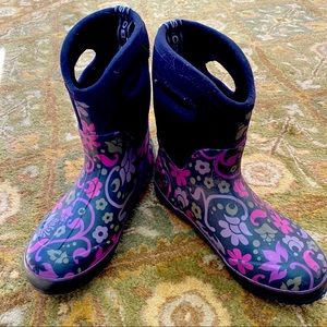 Boggs ladies rain and snow boots size 8